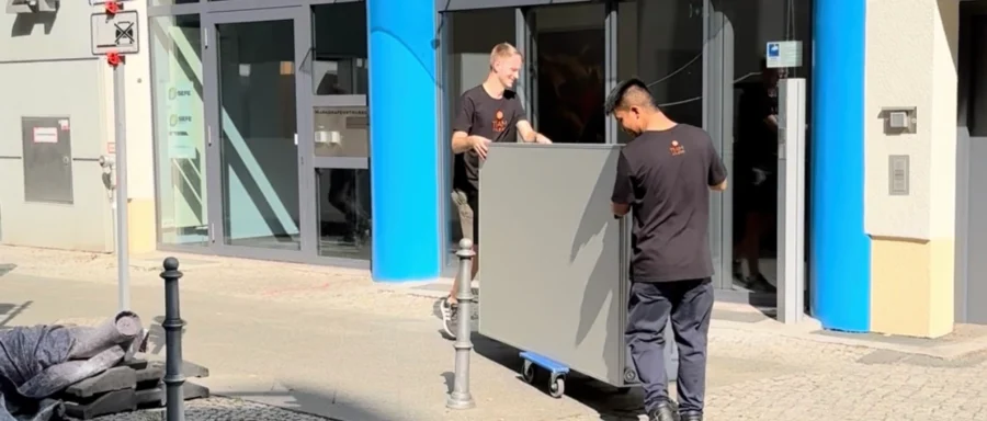 RÄUMUNG EINES 21-STÖCKIGEN BÜROKOMPLEXES